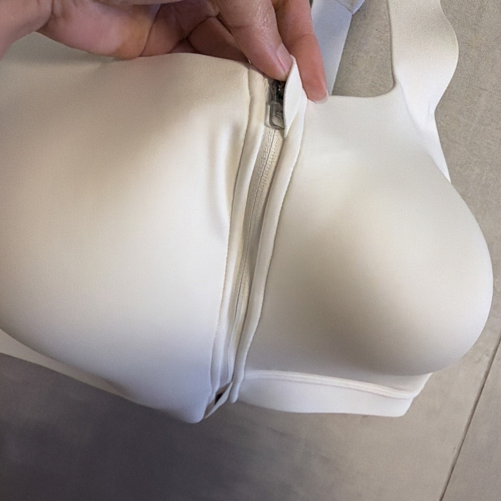 All in Motion High Support Front Zip Sports Bra Cream 38DD Adjustable Straps - Picture 2 of 10